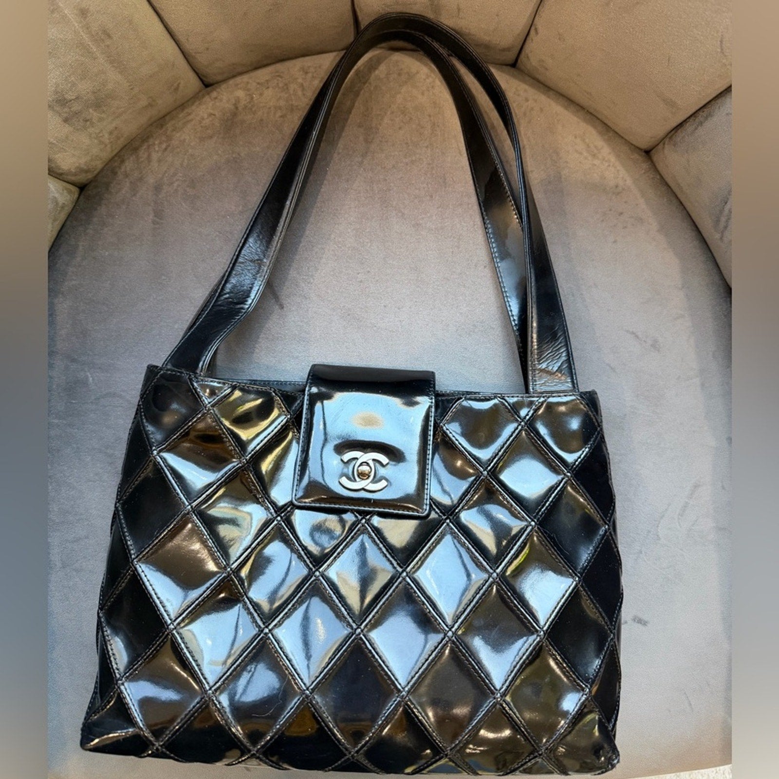 CHANEL Vintage Kelly Turn Lock Shoulder Bag