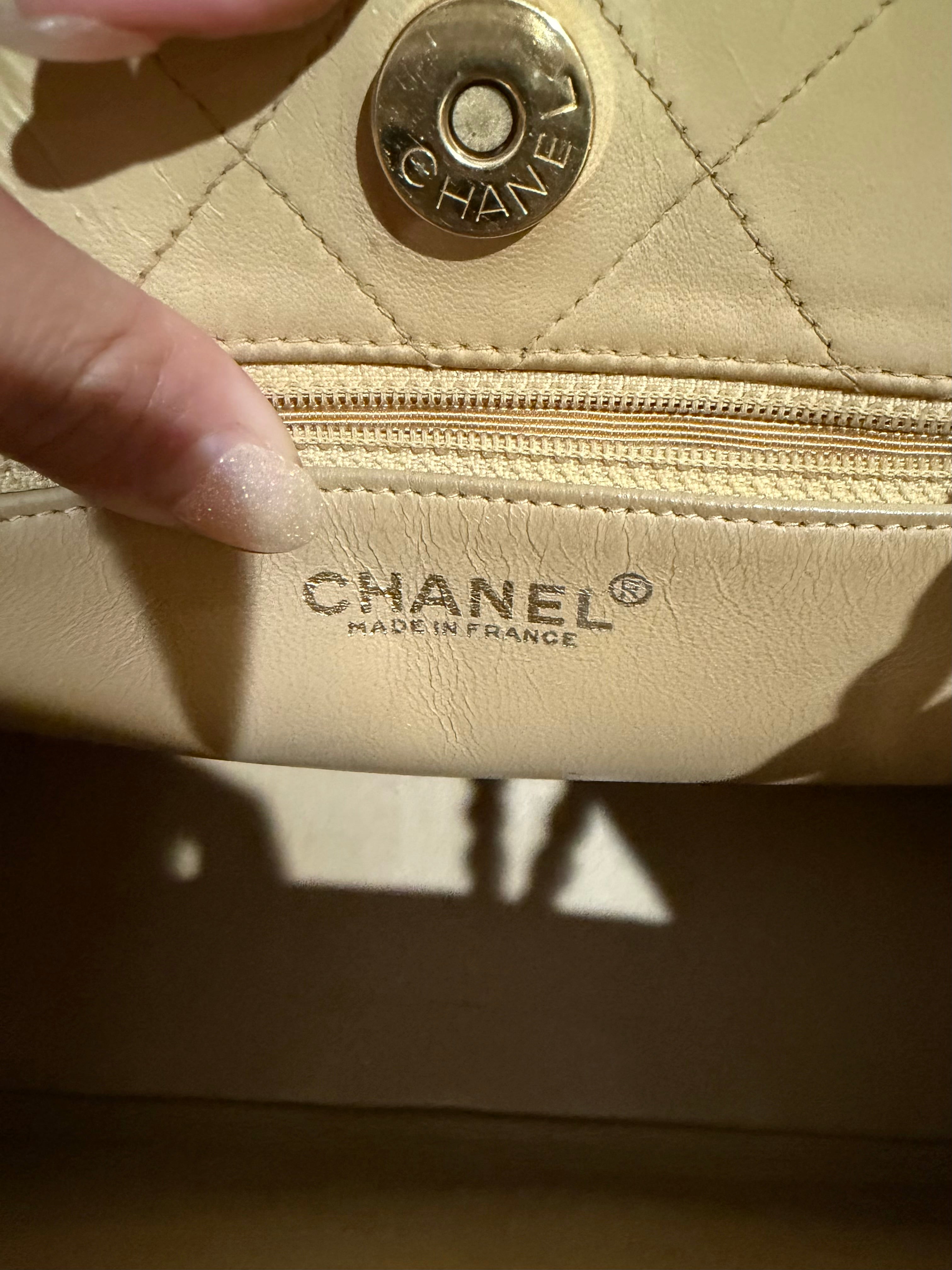 Vintage Chanel Quilted Chain Tote Beige Lambskin 24k gold hardware