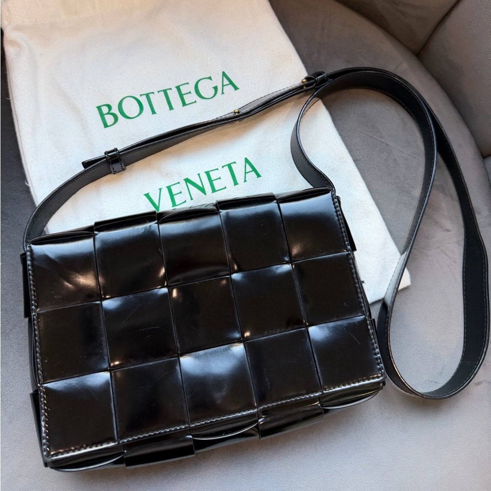 BOTTEGA VENETA Spazzolato Intrecciato Maxi Cassette Crossbody Bag Black