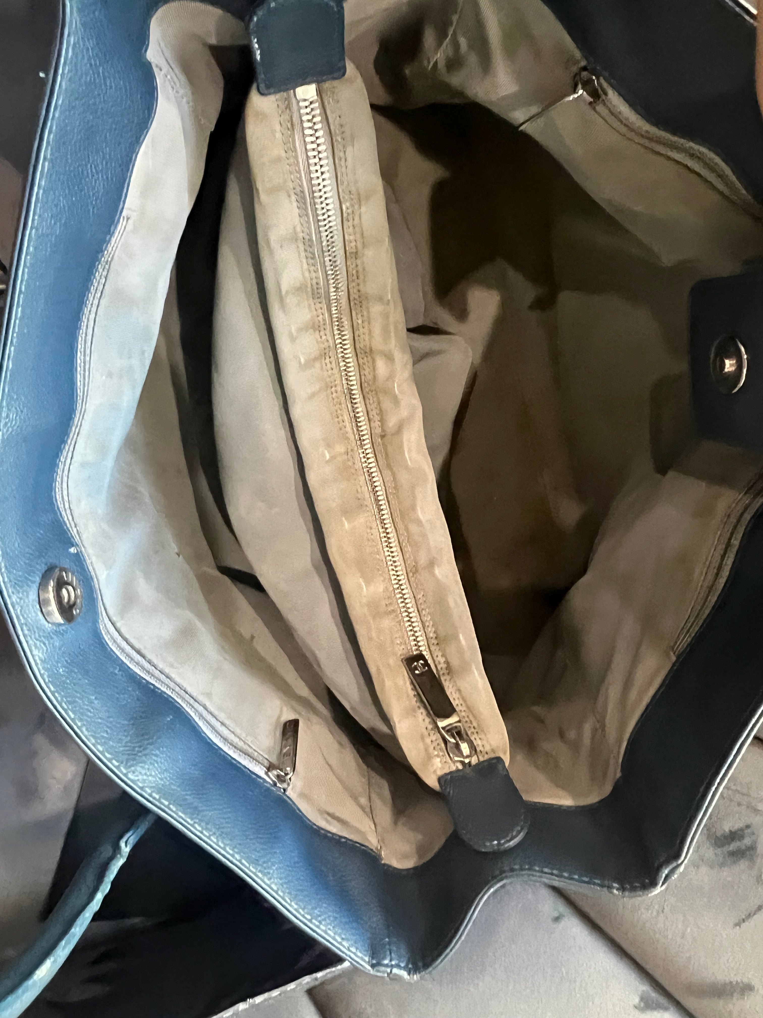 CHANEL Executive Cerf Tote
