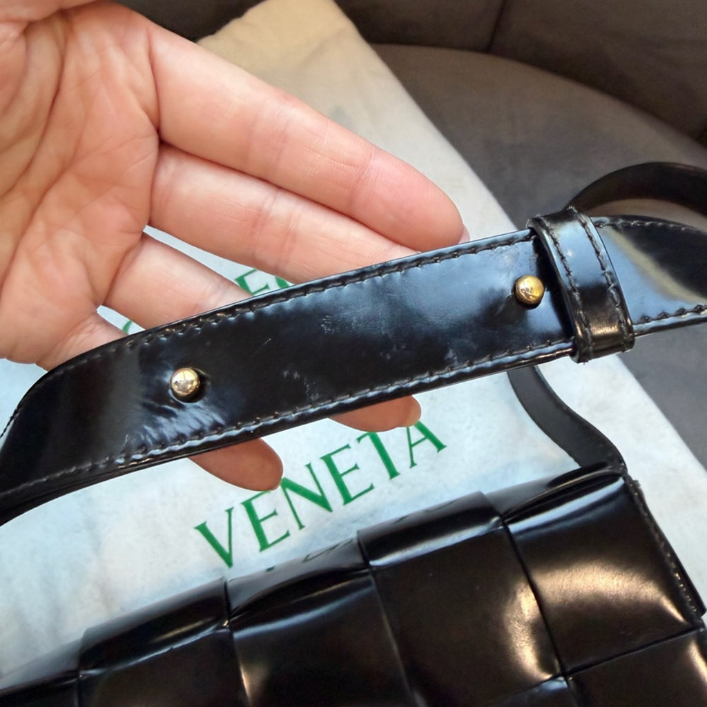 BOTTEGA VENETA Spazzolato Intrecciato Maxi Cassette Crossbody Bag Black