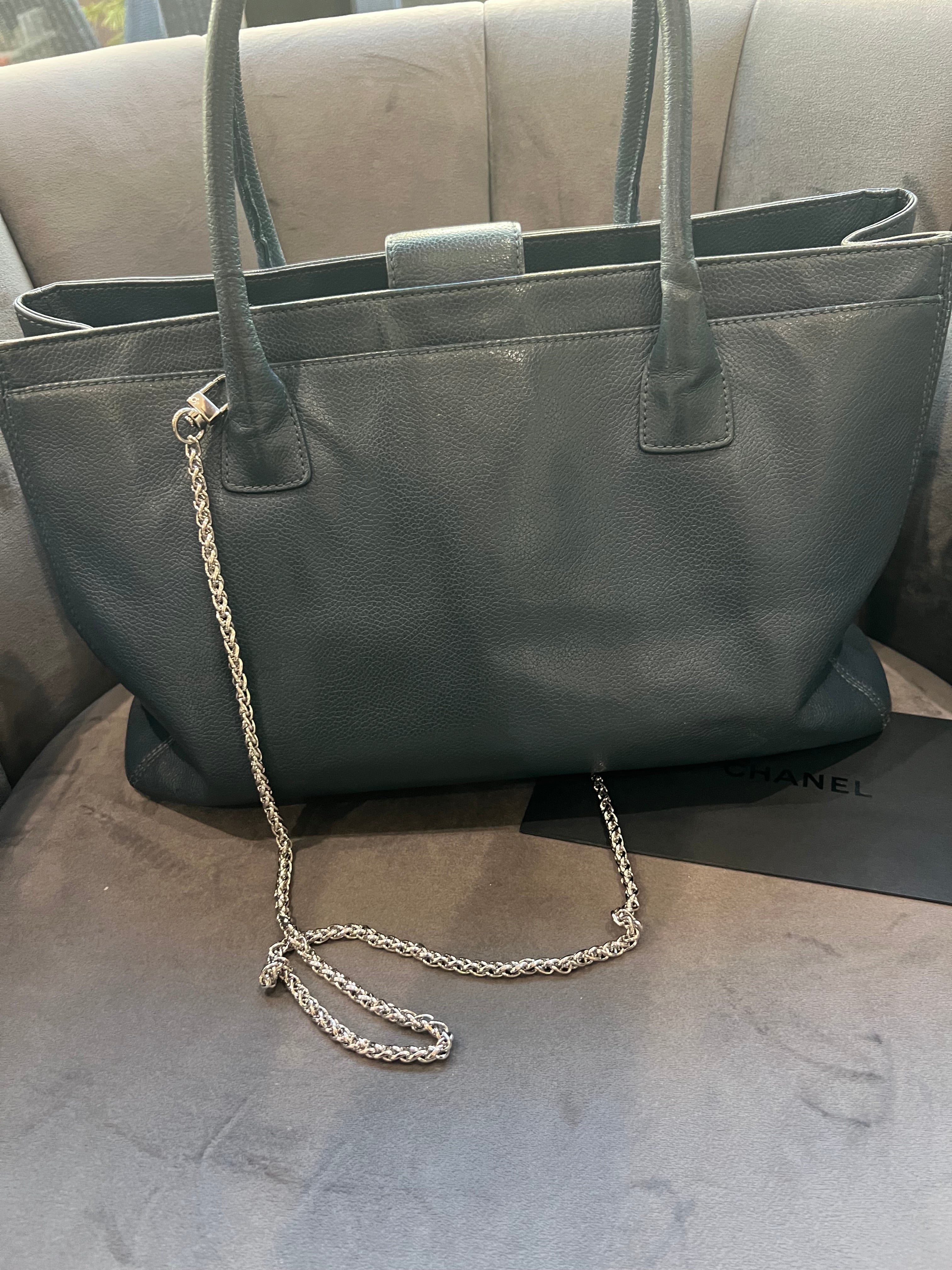 CHANEL Executive Cerf Tote