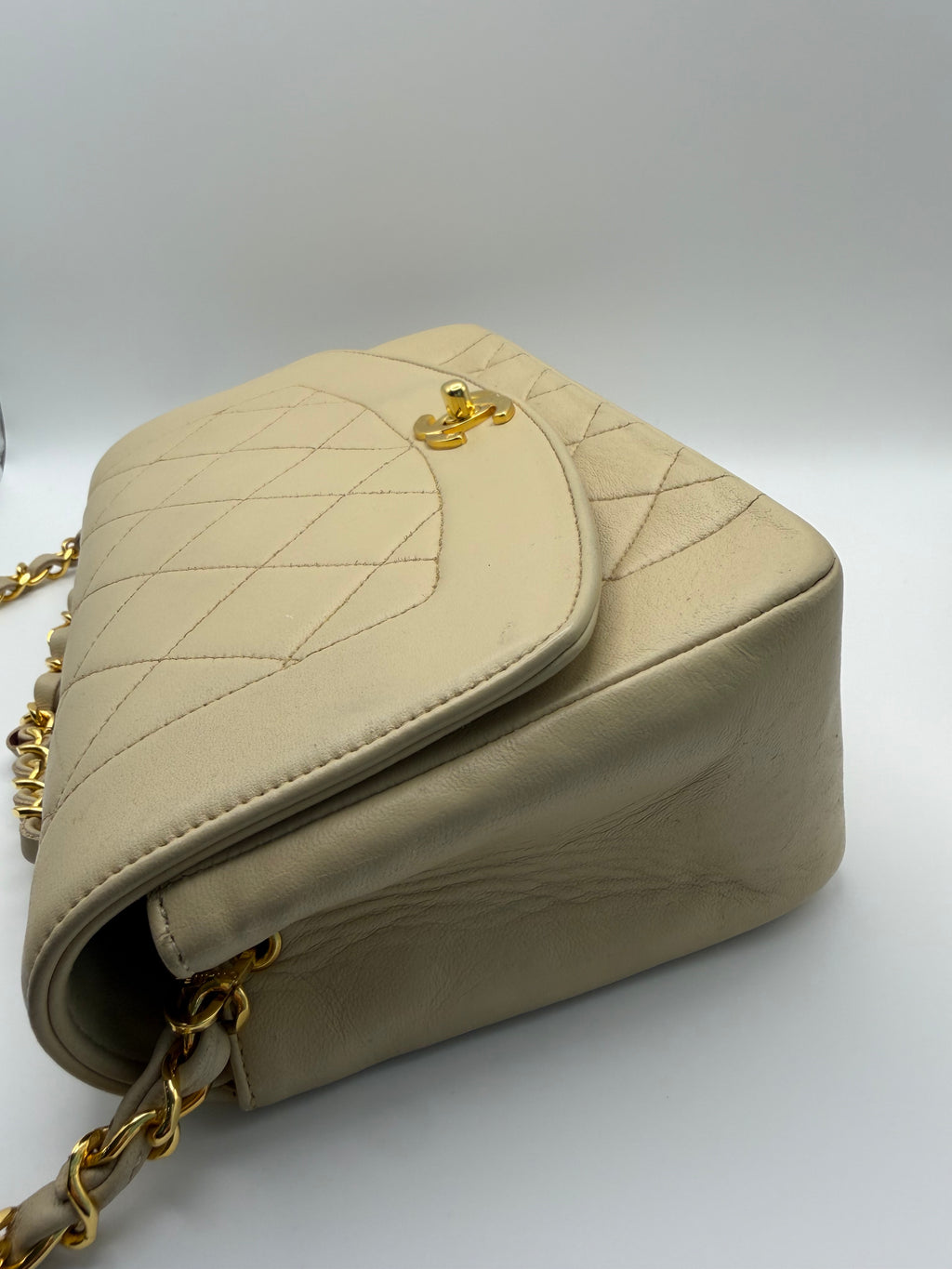 Chanel Diana Flap Bag Beige Lambskin 24k Gold Hardware Vintage Shoulder Bag