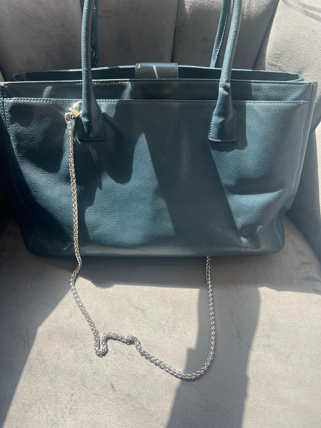 CHANEL Executive Cerf Tote