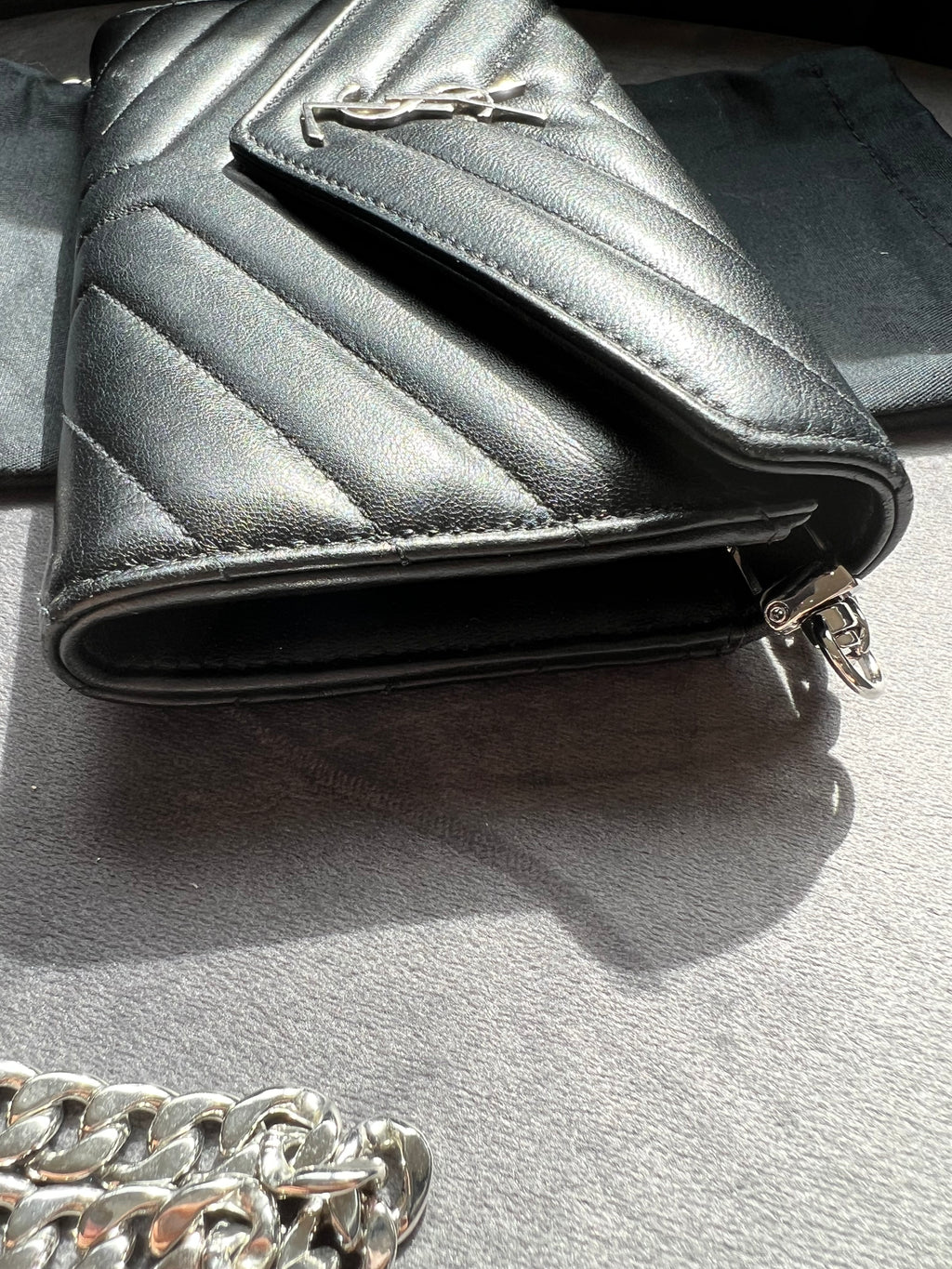 SAINT LAURENT Lou Lou Wallet on Chain