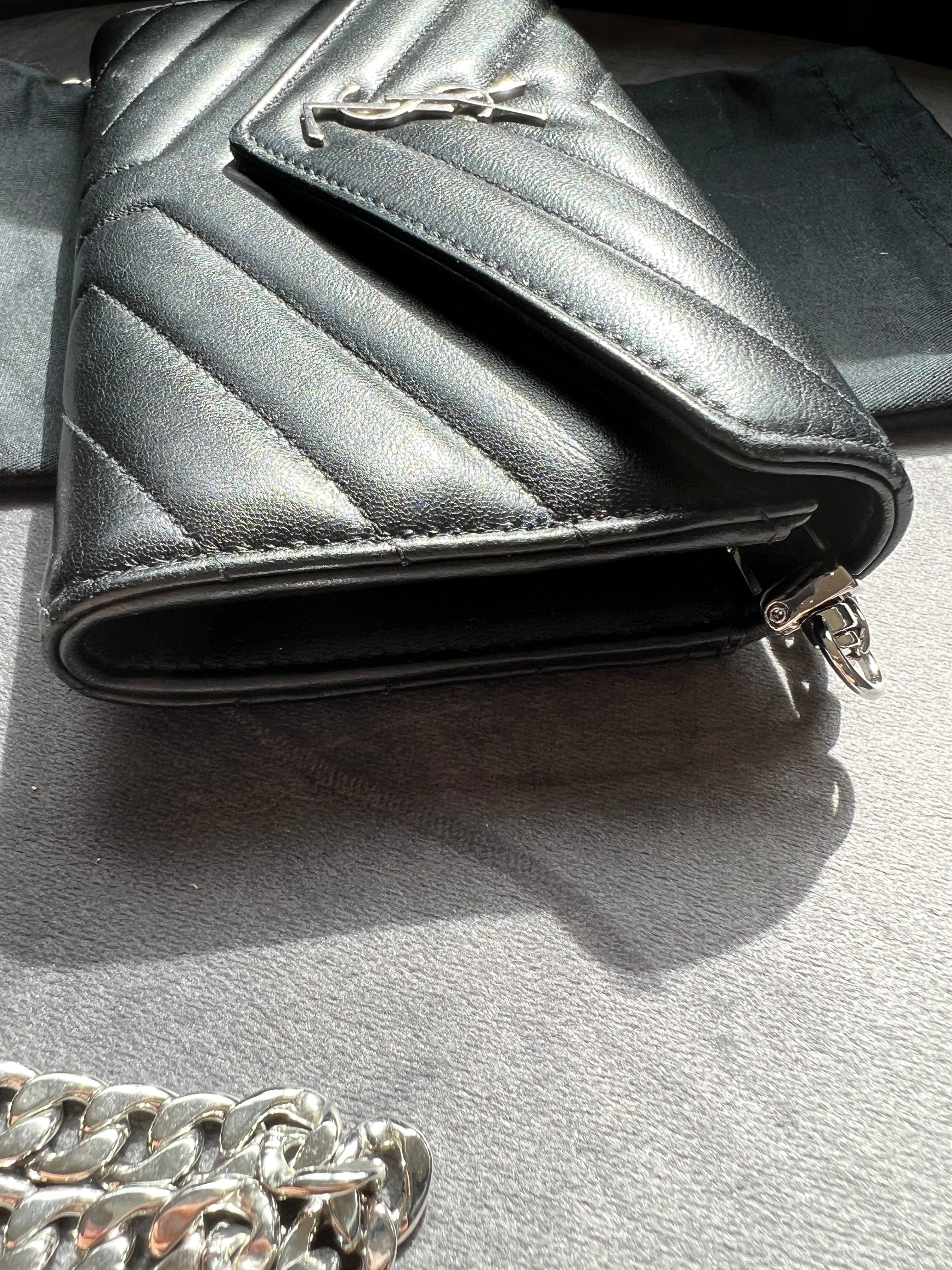 SAINT LAURENT Lou Lou Wallet on Chain