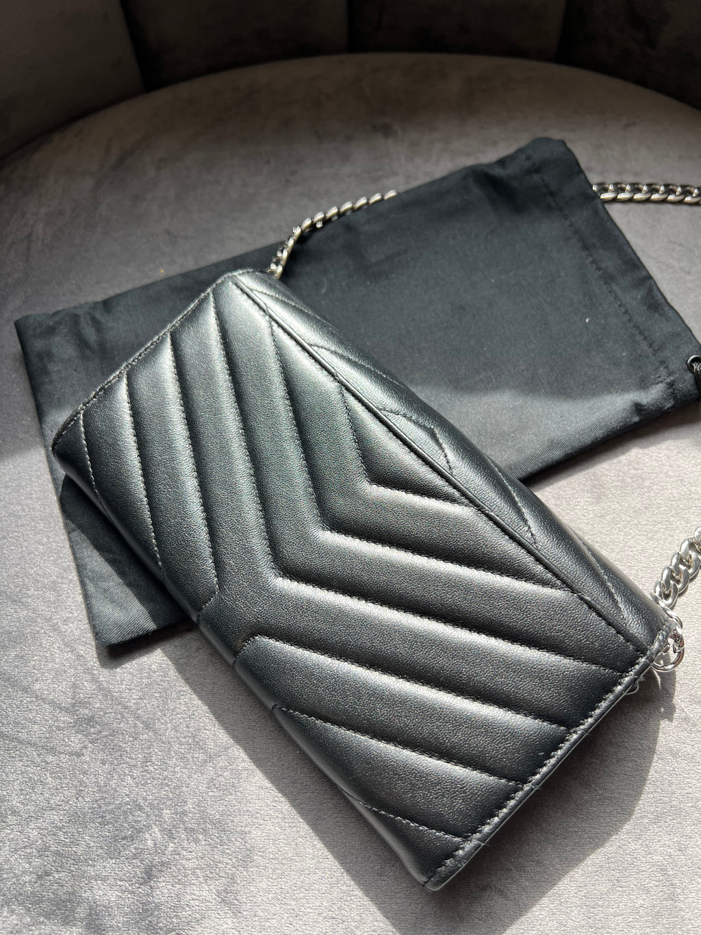 SAINT LAURENT Lou Lou Wallet on Chain