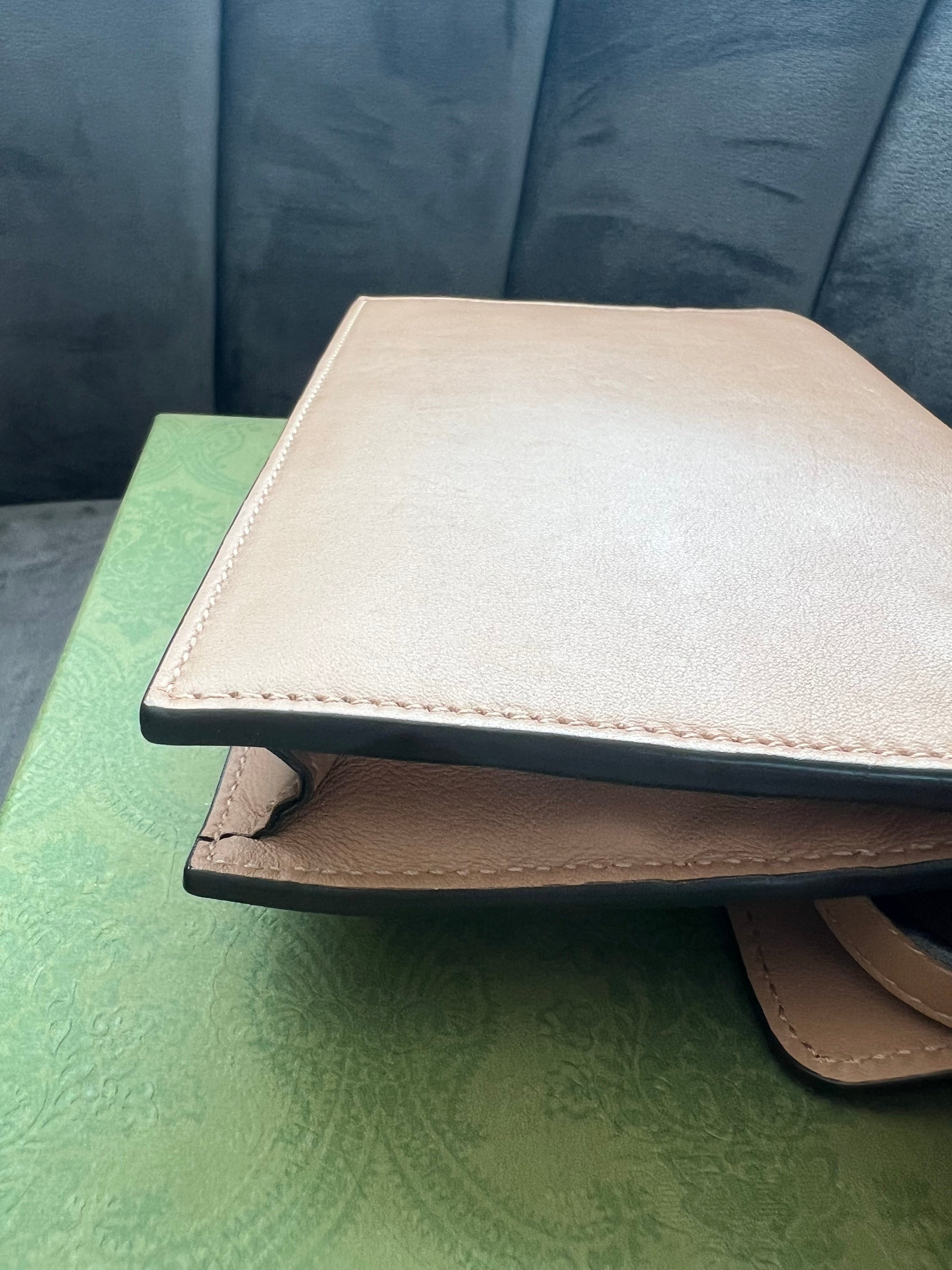 Gucci Icon Camelia wallet on chain