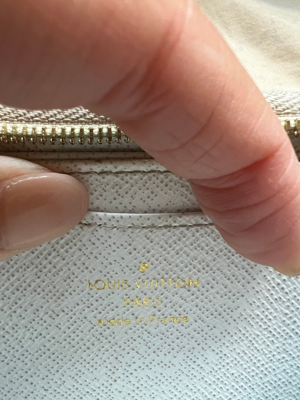 LOUIS VUITTON Love Lock Zippy Wallet White Epi Leather