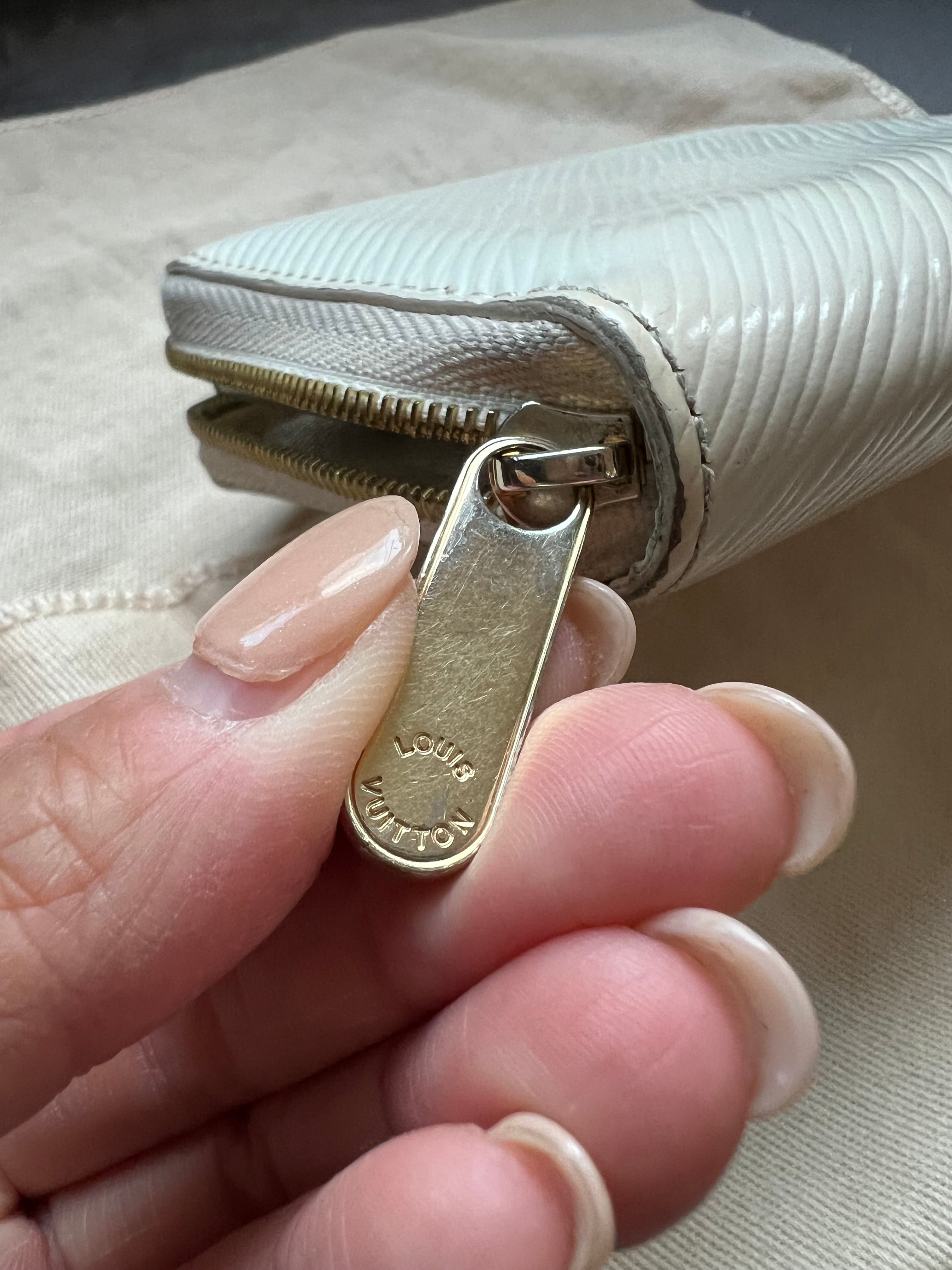 LOUIS VUITTON Love Lock Zippy Wallet White Epi Leather