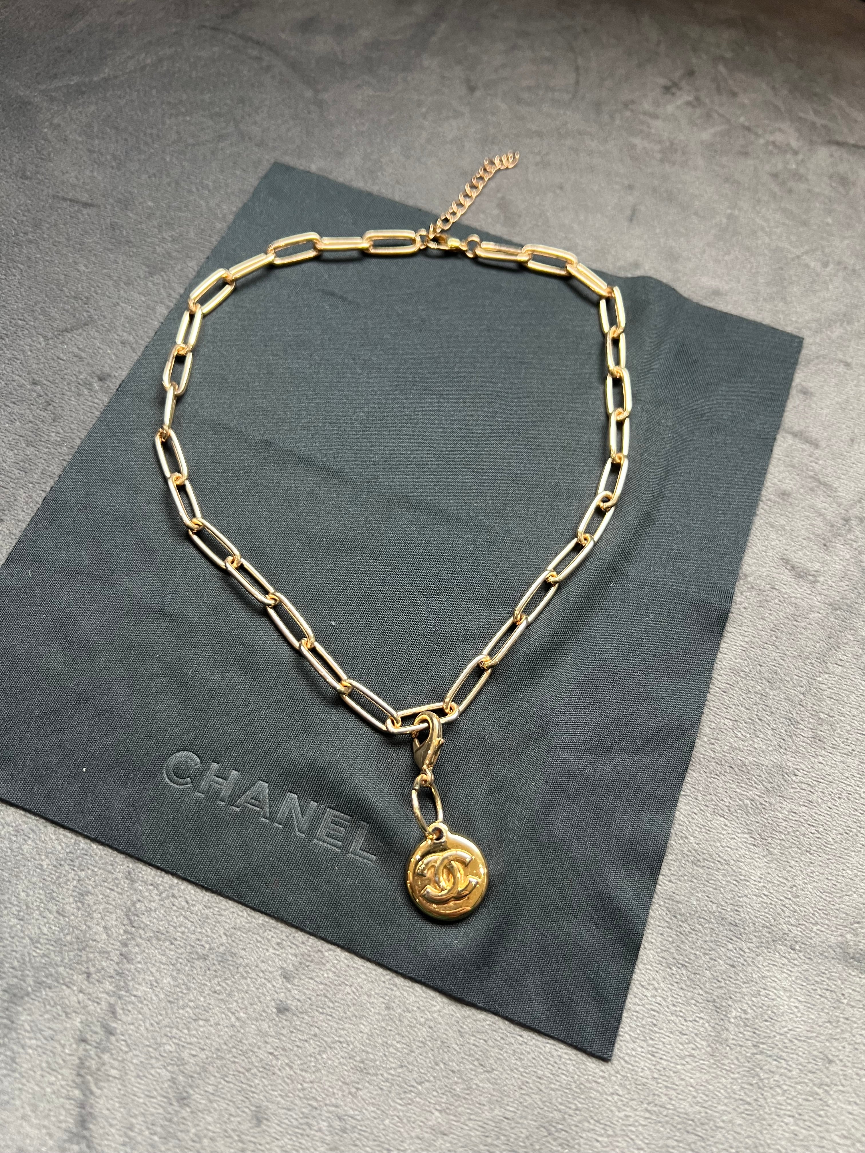 Chanel CC charm necklace - gold chain