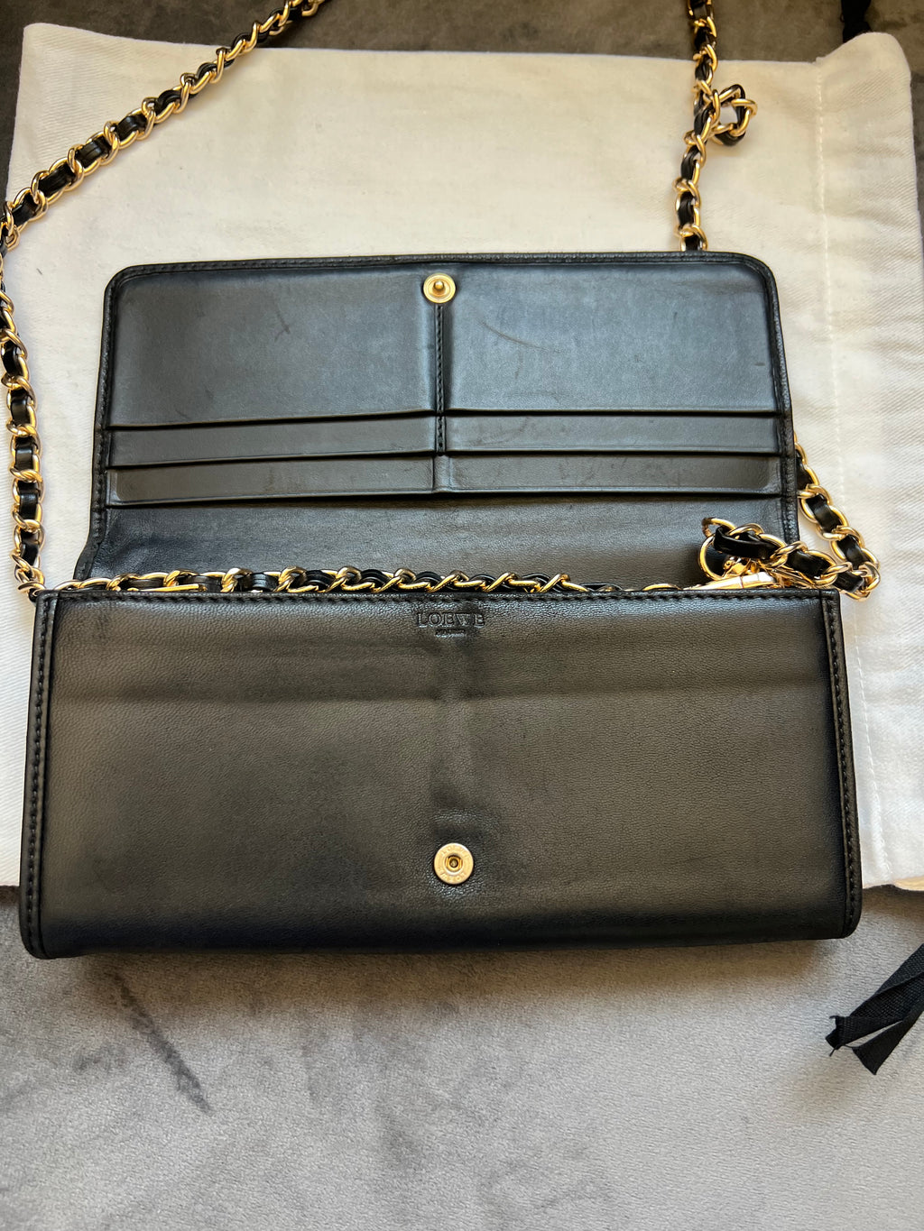 Loewe anagram wallet on chain