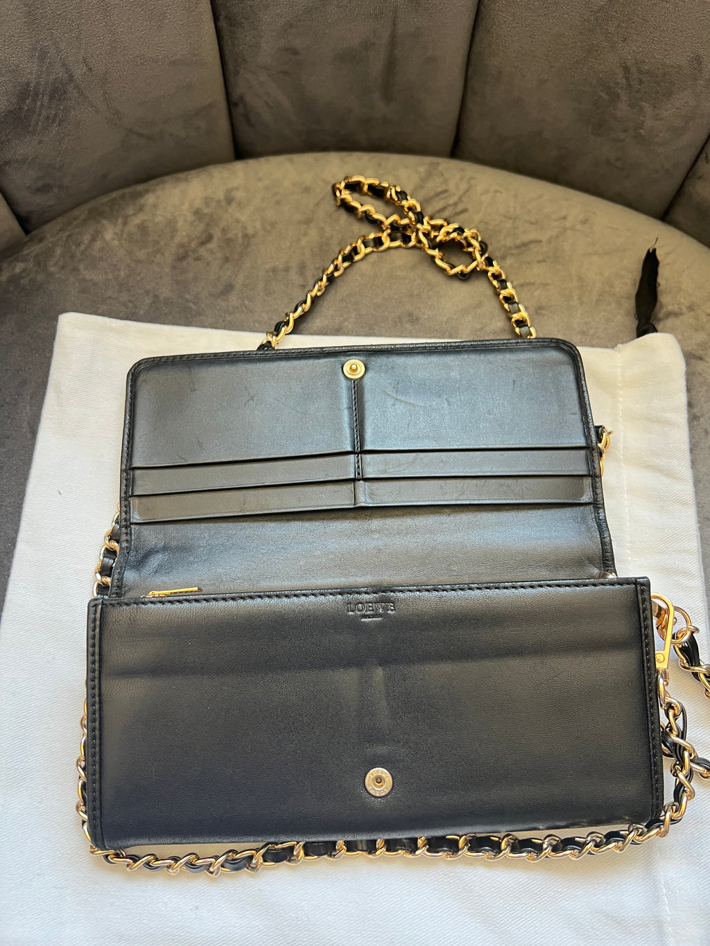 Loewe anagram wallet on chain