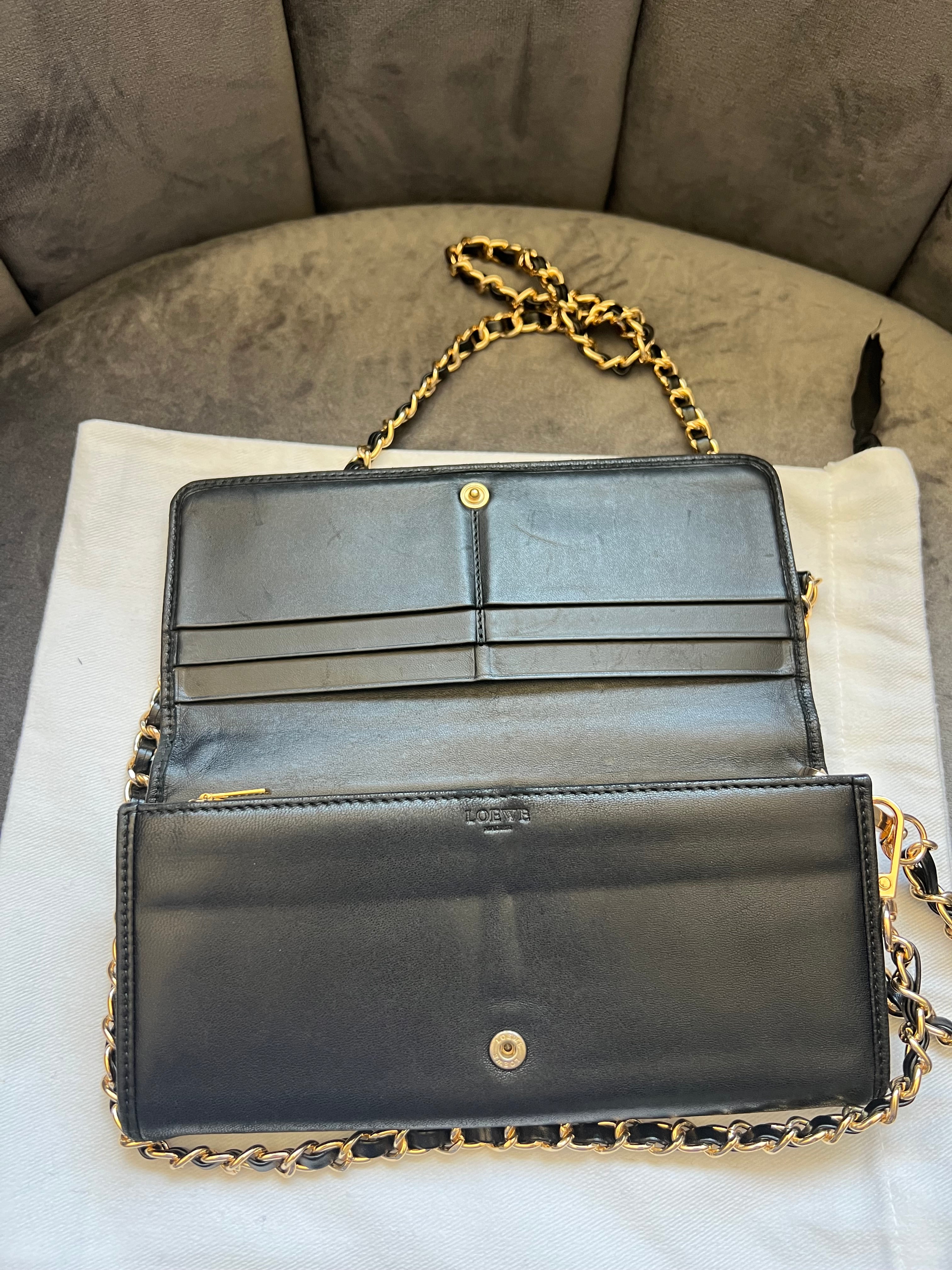 Loewe anagram wallet on chain