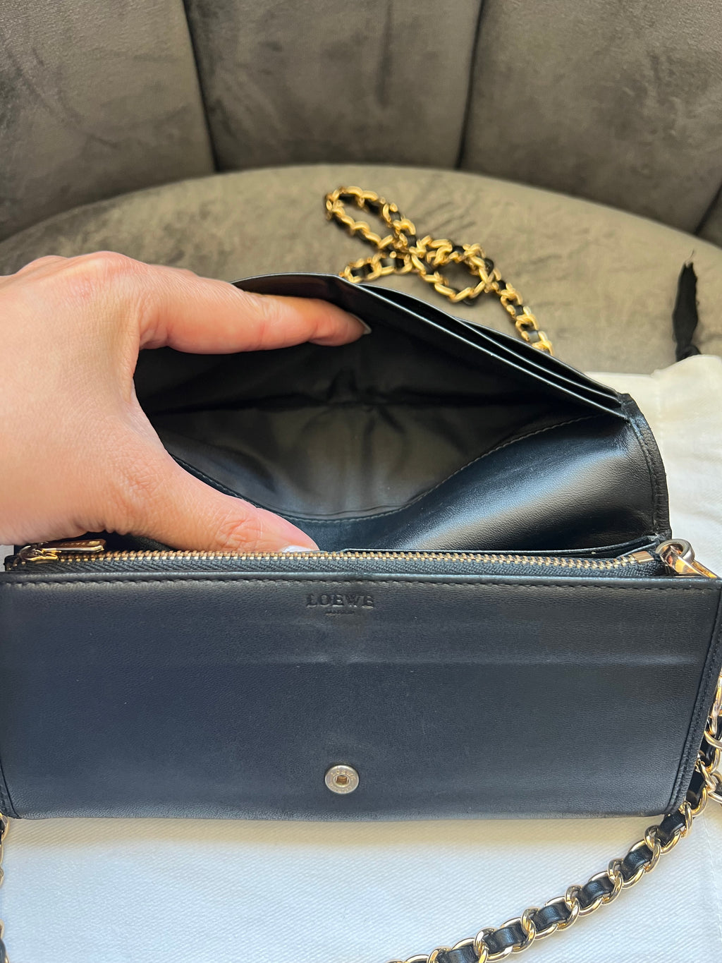 Loewe anagram wallet on chain