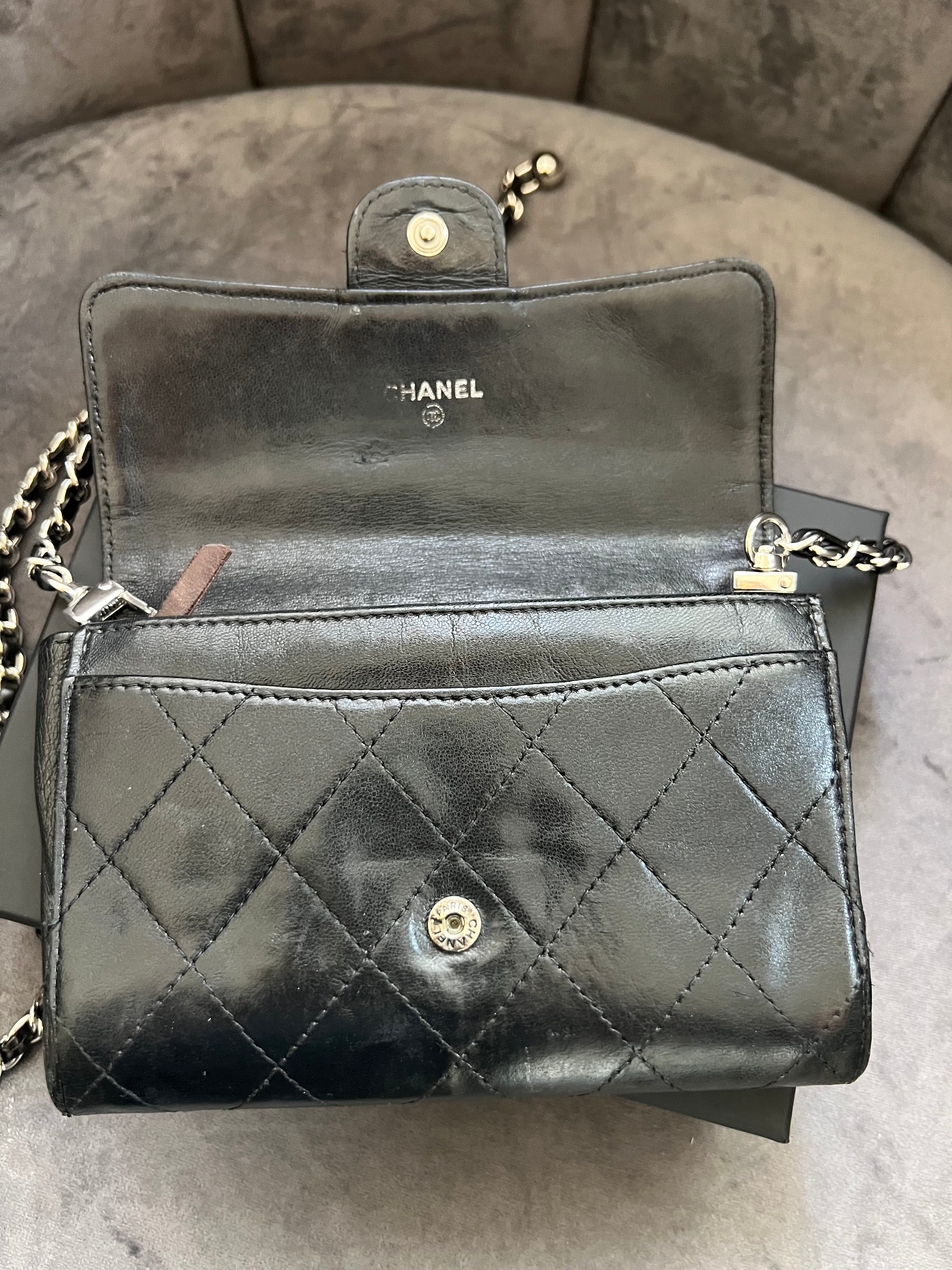 CHANEL Matelasse gusseted flap wallet on chain