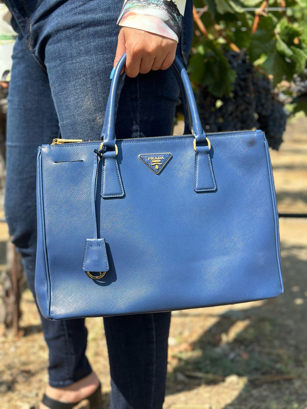 Prada saffiano tote large blue