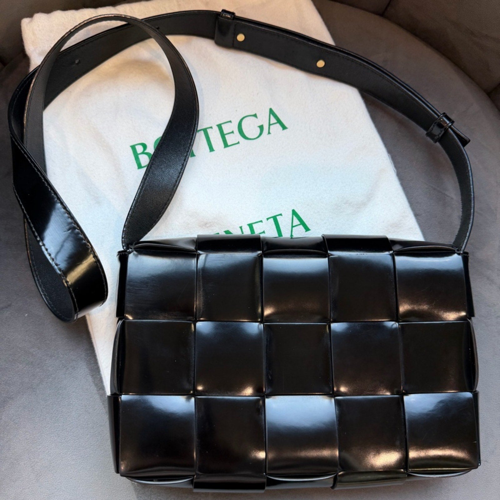 BOTTEGA VENETA Spazzolato Intrecciato Maxi Cassette Crossbody Bag Black