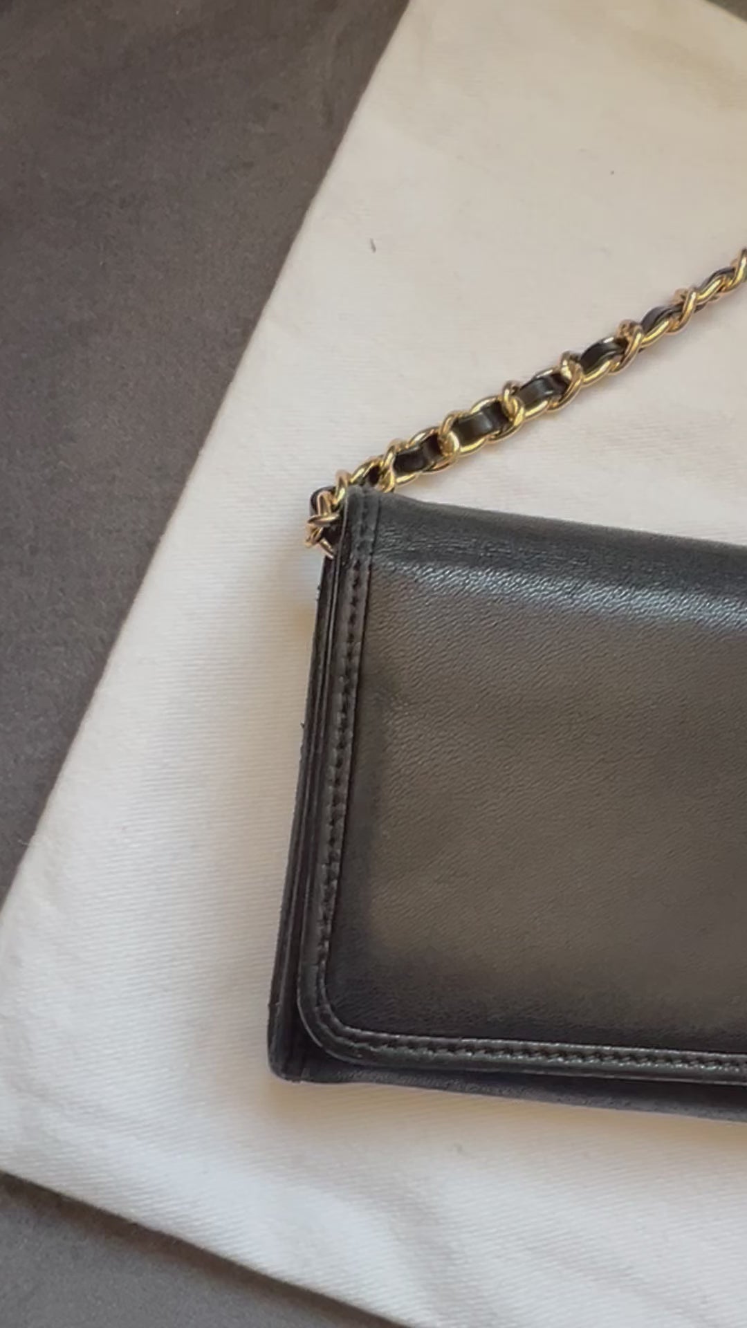 Loewe anagram wallet on chain